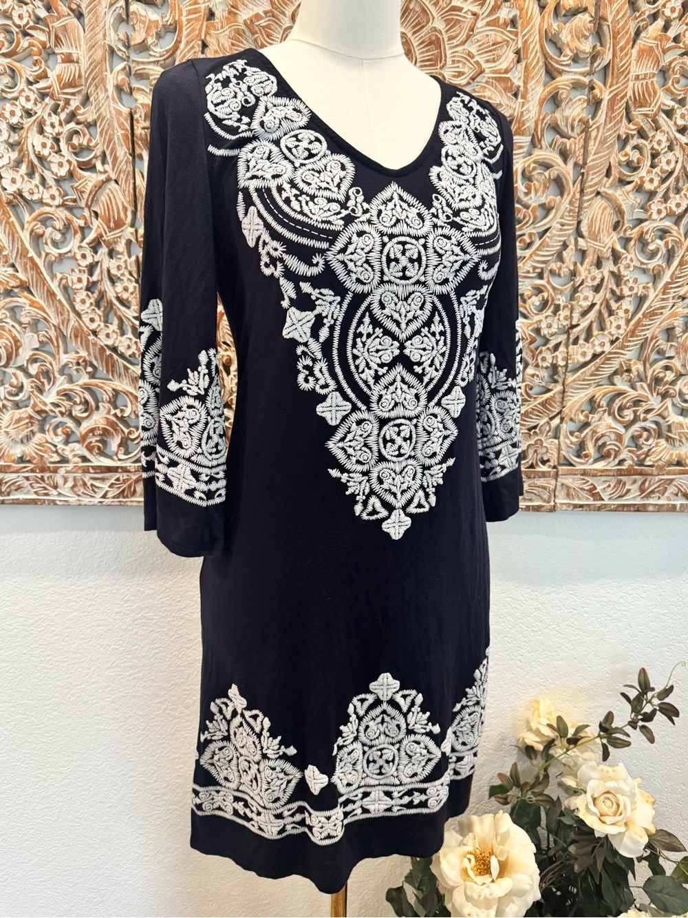 a'gaci Navy Blue 3/4 Flare Sleeves Dress w/ White Embroidery, Lightweight Classy - Picture 4 of 15